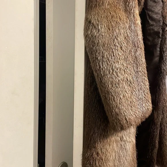 Vintage Brown Fur Coat - SEE MEASUREMENTS - Picture 2 of 3